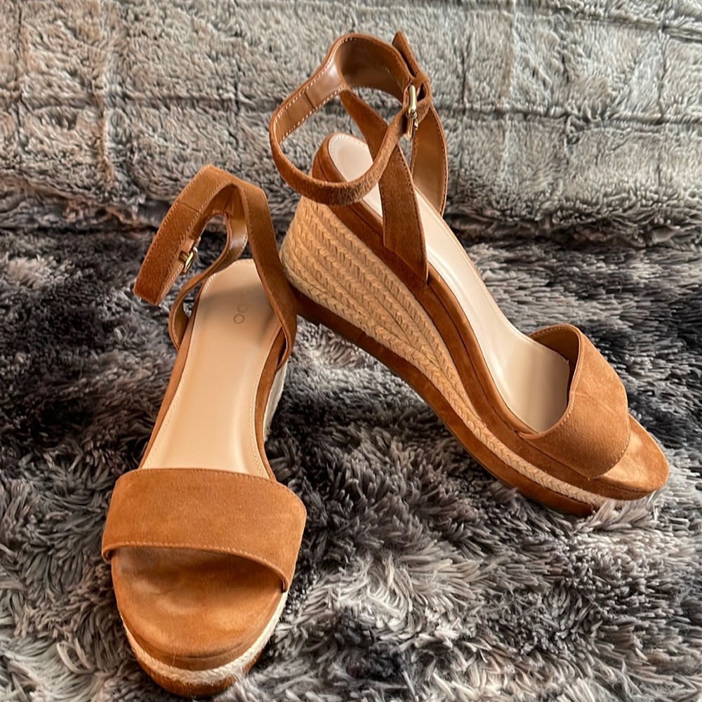 Super Smart ALDO Wedges ~ Women’s Size 8.5 ~ 4” Heel